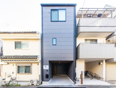 施設外観・駐車場