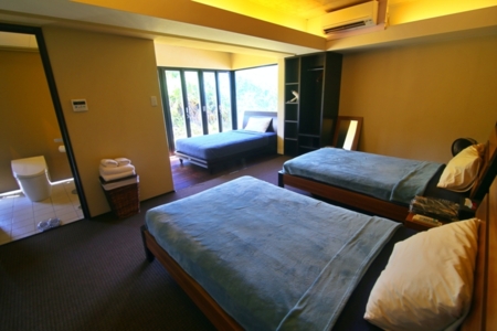 寝室3（ダブルベッド3台です）