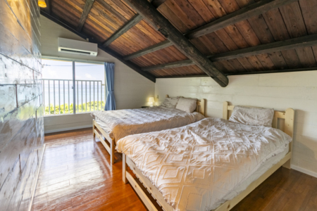 寝室2（ダブル1台とシングル1台）