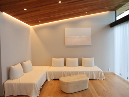 大型L字ソファーのあるリビング