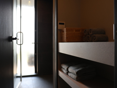 １Fシャワールームは外へもアクセス可能