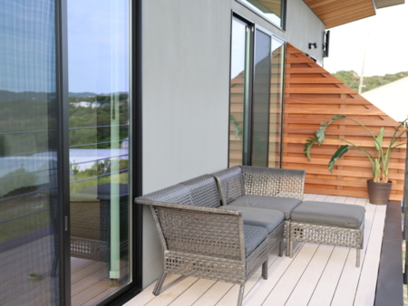 ベランダには屋外ソファーセット