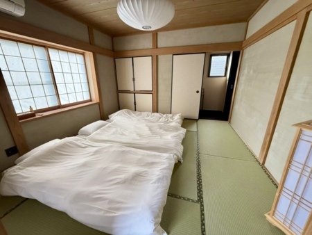 伝統的な趣が息づく、心休まる和みの間。