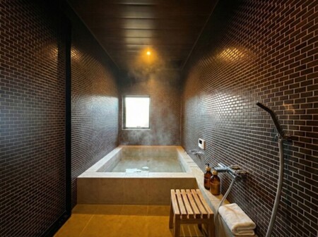 広々とした浴室でリラックス出来ます。