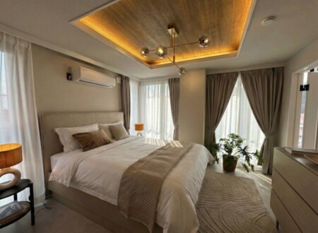 広々とした寝室