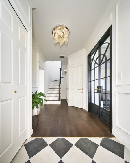 玄関タイルはアーガイル柄です。