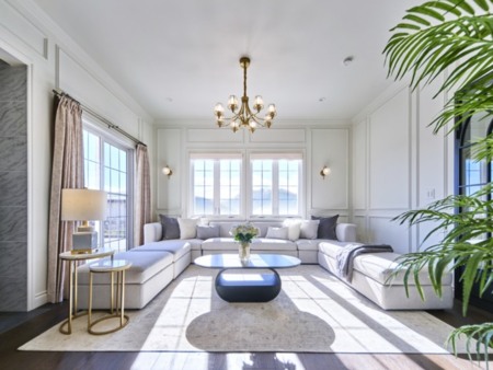 やさしい陽の光がリビングルームに