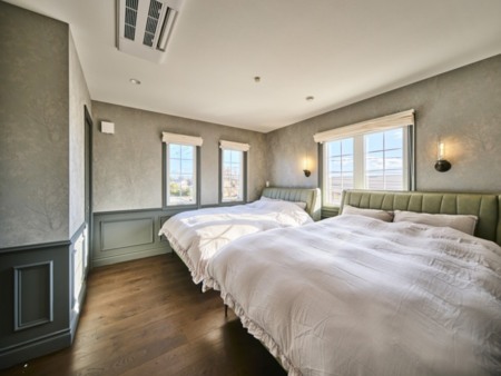 ２F寝室ダブルベッド2台