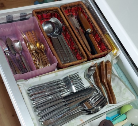 グラス、食器、調理器具もあります。