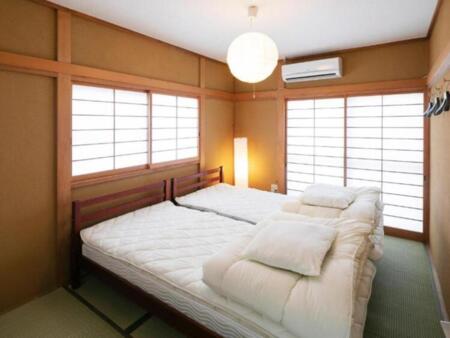 シングルベッド2×2室、敷き布団2×1室