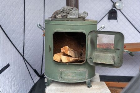 薪の炎が生む深い蒸気