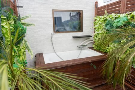 青空の下でひんやり整う水風呂