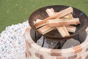 炎を囲むくつろぎの時間