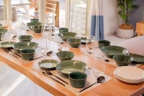 備品食器で整えた食卓風景