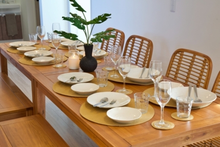 グラス、食器、カトラリ