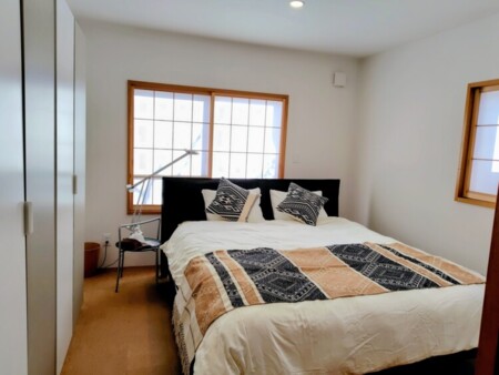 寝室１イタリア製フルーのクィーンベッド