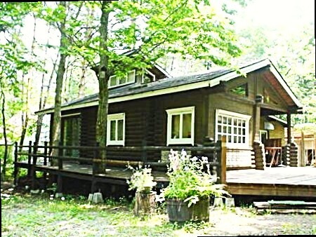 ログハウス ラナの家 ドングリ棟 貸別荘