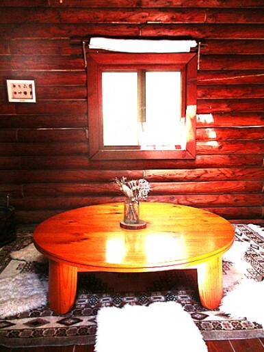 みんなで丸テーブルを囲んで