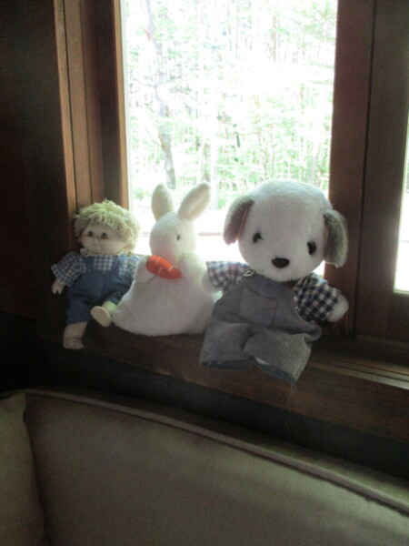 窓際のぬいぐるみ達