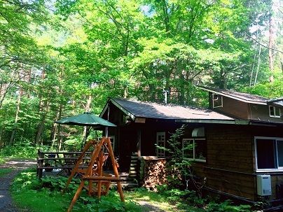 テラス横の２人用ブランコ