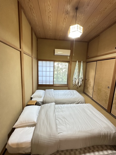 シングルベッド2台設置