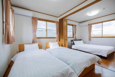 寝室1,2（仕切り扉解放時）