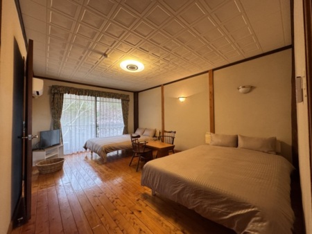 204号室　ダブルベッド×２