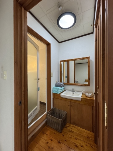 各部屋に洗面台があります。