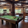 ビリヤード台、バーカウンター、ダーツ