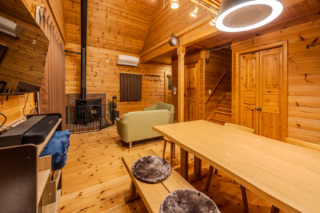 テーブル上に照明兼空気清浄機完備