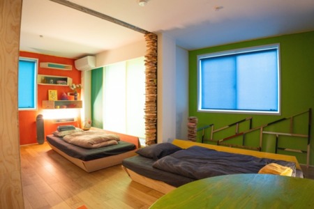 シングルベッド2台、キャスター付き　２F