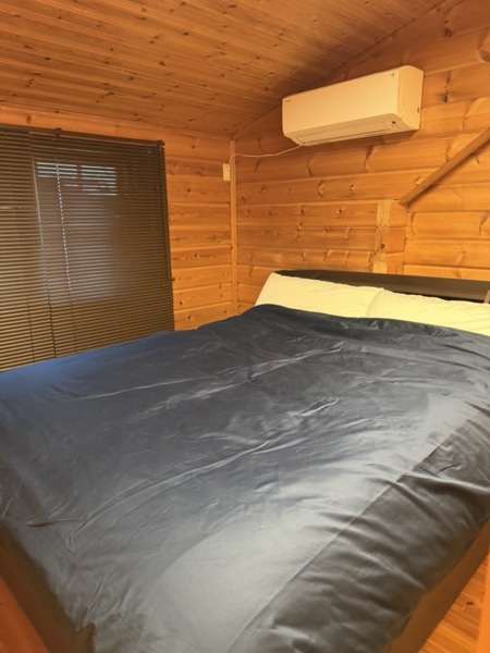 クィーンベッドの寝室