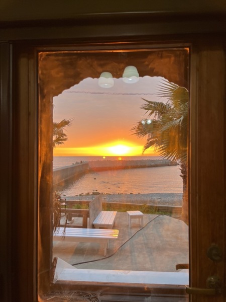 部屋から見る夕日