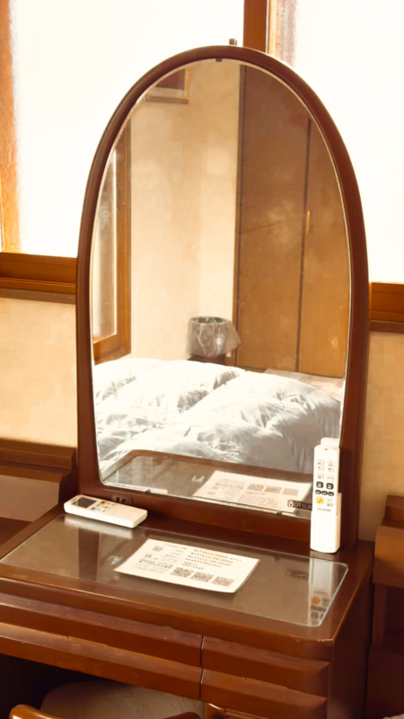 2階東側洋室化粧台