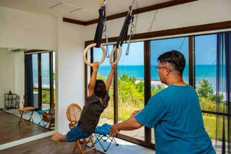 吊り輪＆大型ミラーと室内からのシービュー