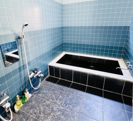 艶々の御影石で体の芯まで温まります