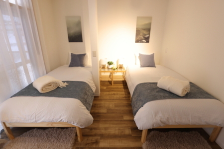 寝室１（シングルベッド２）