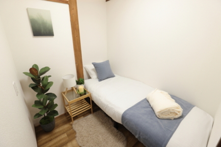 寝室３（シングルベッド１）