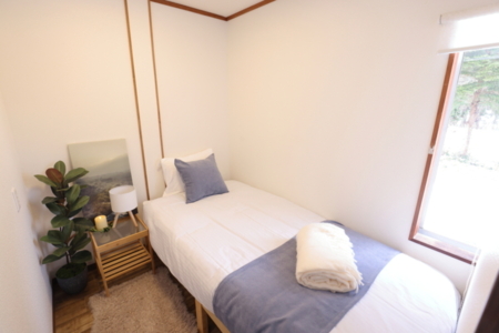 寝室６（シングルベッド1）