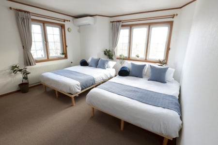 寝室2（ダブルベッド2台）