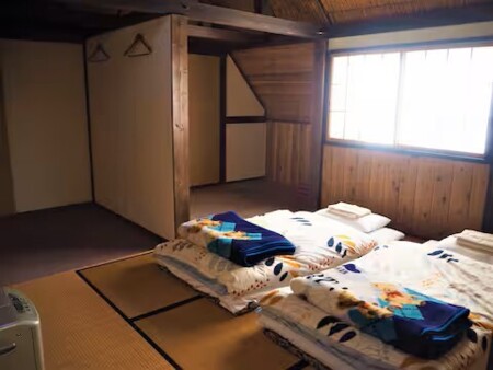 ２階和室の寝室は最大４名〜５名