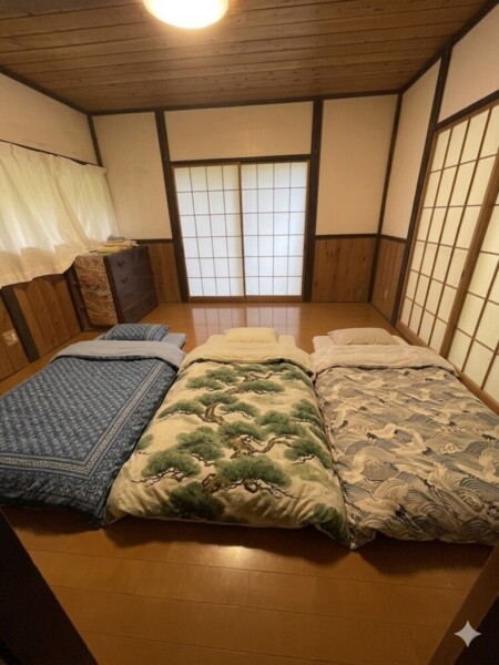 １階の寝室は４人から５名