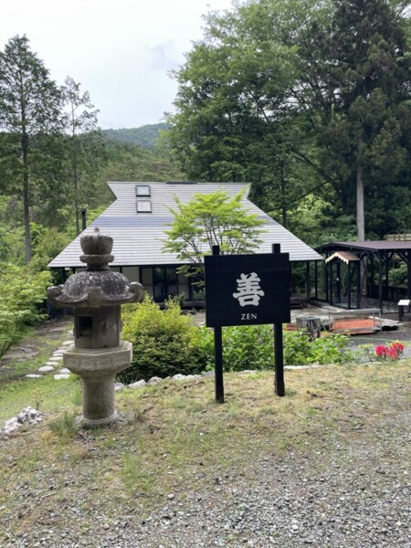 この看板が目安です　善 zen