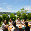 眺めの良いデッキでみんなでBBQ