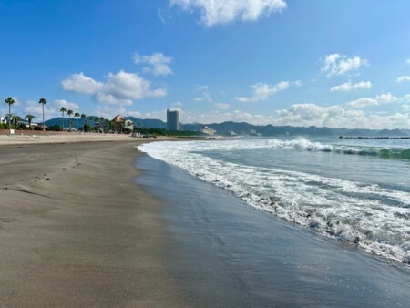 透明度が高い前原海水浴場まで徒歩約3分