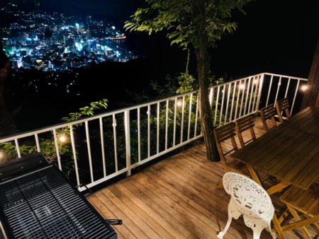 夜のテラス