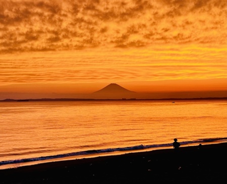 保田海岸の富士山の夕暮れ