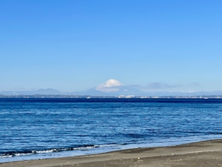 保田海岸から見える富士山