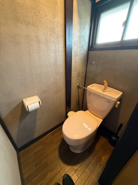 TOILET