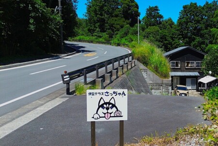 駐車場は広く安心
